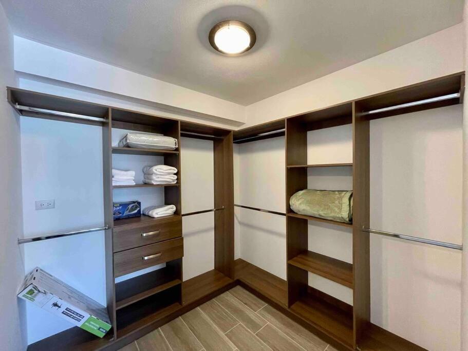 Lovely 2 Bedroom Rental Unit With Free Parking Guatemala-Stad Buitenkant foto